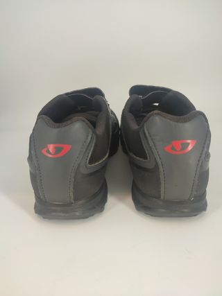 Zapatillas de montaña marca Giro talla 4