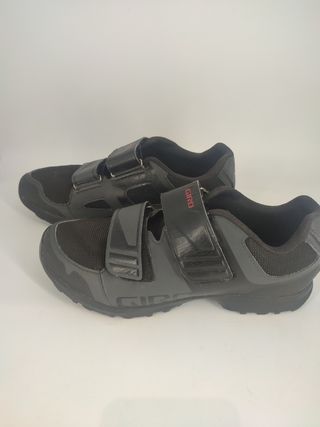 Zapatillas de montaña marca Giro talla 4