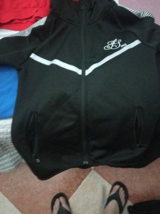 Lote completo de sudaderas y una camise
