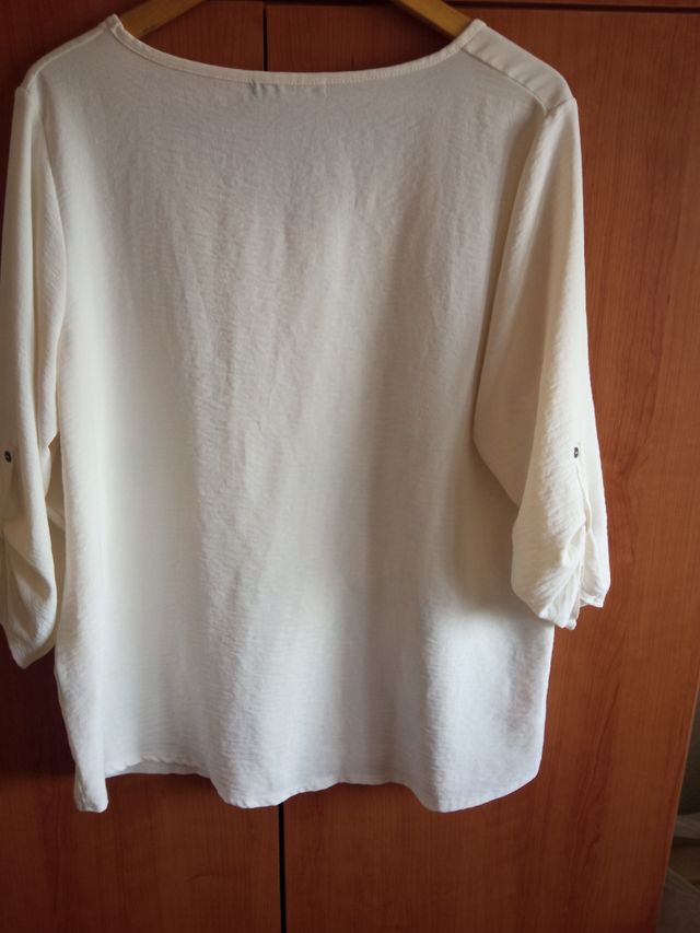 Blusa con estampado de mariposas