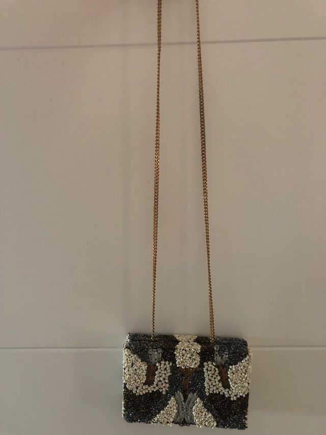 Bolso de mano con cadena