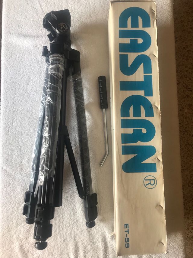 Tripode EASTERN ET-59 Sin Uso