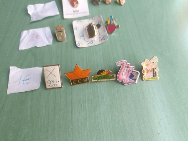 Pins antiguos varios