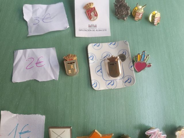 Pins antiguos varios