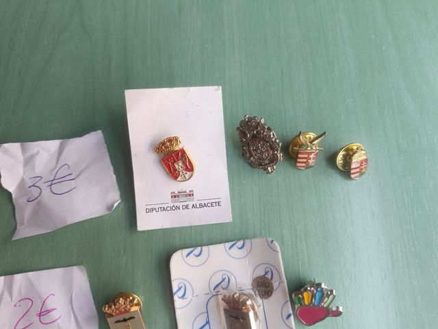Pins antiguos varios