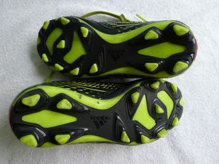 Botas de fútbol piel multitaco No30.