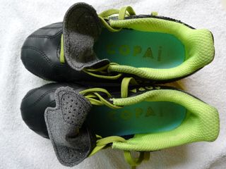 Botas de fútbol piel multitaco Nº30.