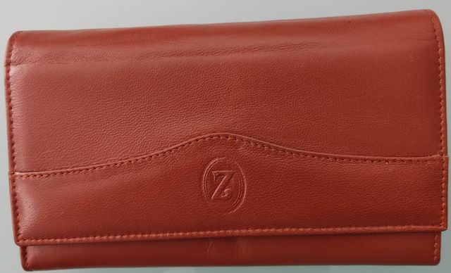 monedero piel marrón