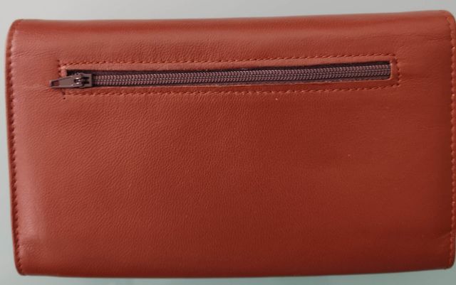 monedero piel marrón
