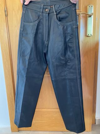 Pantalones de piel oversize. Talla 38
