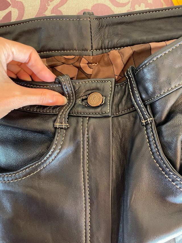 Pantalones de piel oversize. Talla 38