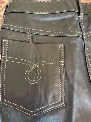 Pantalones de piel oversize. Talla 38