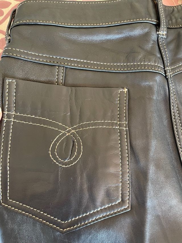 Pantalones de piel oversize. Talla 38