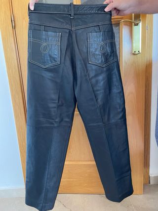Pantalones de piel oversize. Talla 38