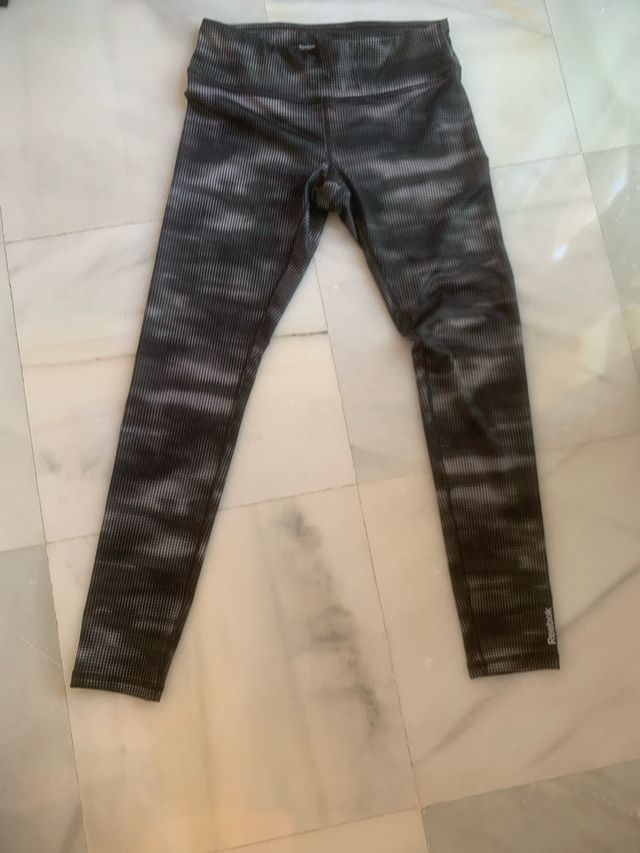 Malla mujer Reebok talla M solo 1 uso
