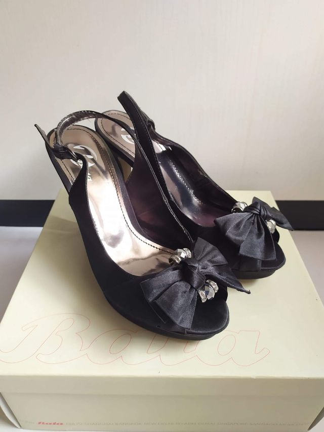 Set Tupperware: bottiglia, caraffa, contenitori