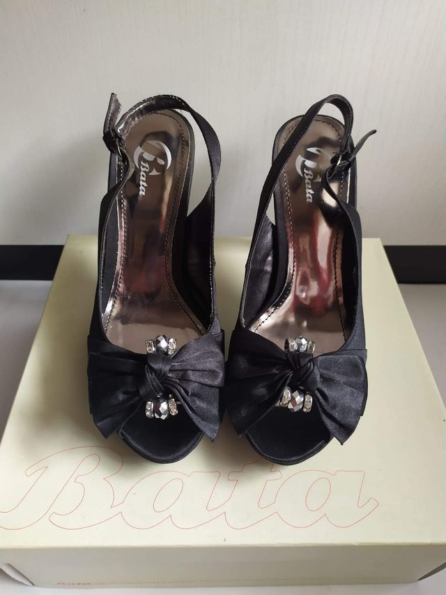 Set Tupperware: bottiglia, caraffa, contenitori