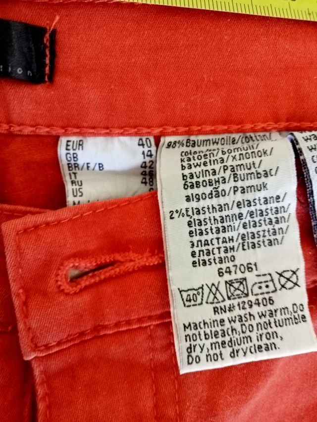 Coppia di jeans colorati