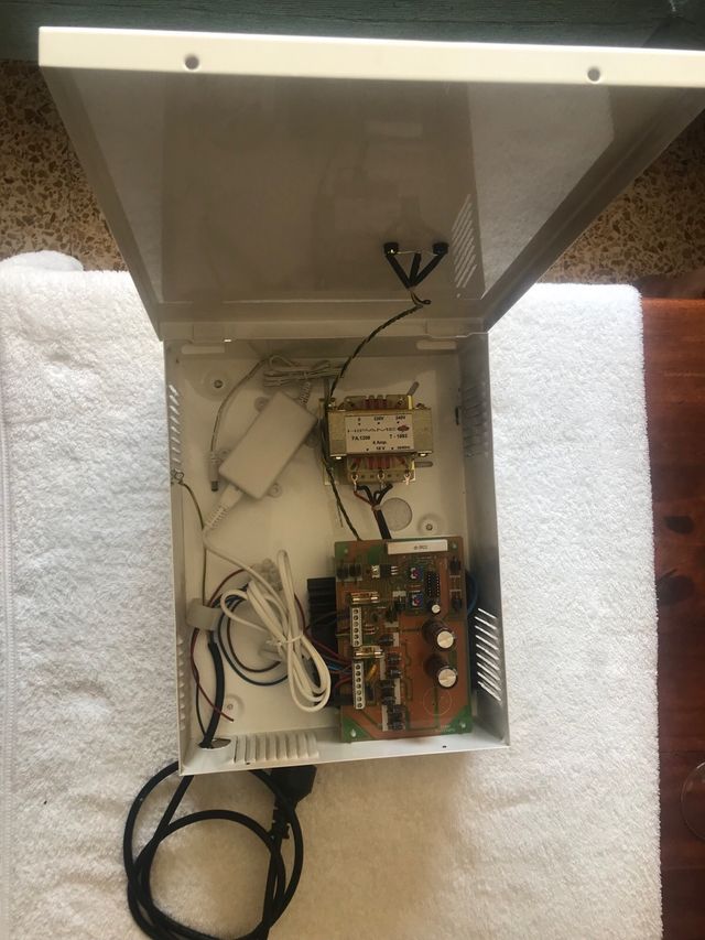 Fuente de alimentacion para camaras de 12V