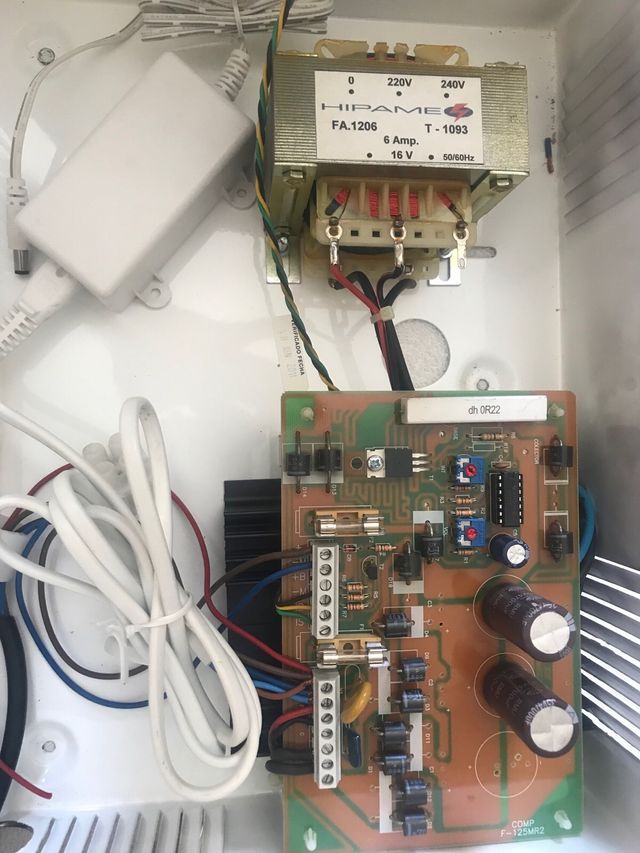 Fuente de alimentacion para camaras de 12V