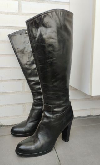 Botas altas de cuero negro italianas