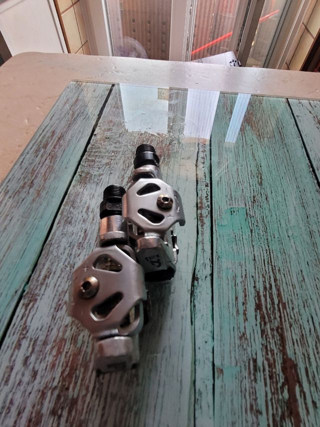 Pedales automáticos para bicicleta