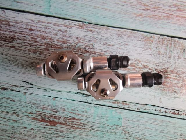 Pedales automáticos para bicicleta