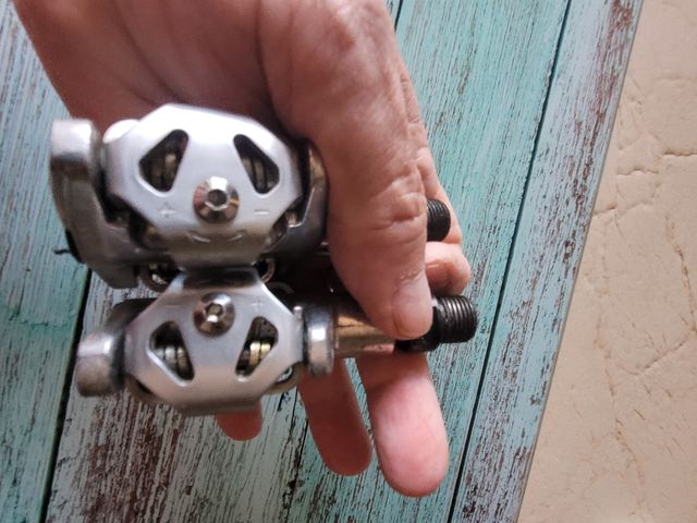 Pedales automáticos para bicicleta