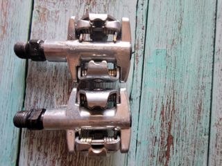 Pedales automáticos para bicicleta