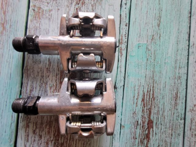 Pedales automáticos para bicicleta