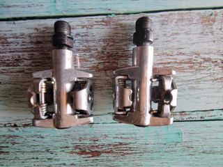 Pedales automáticos para bicicleta