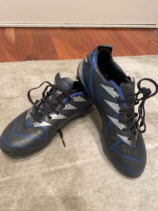 Botas futbol adidas niño.  talla 35