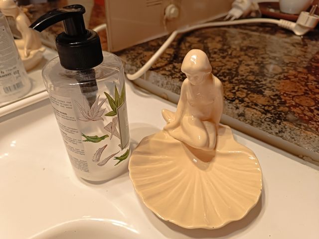Antigua jabonera de porcelana figura sirenita