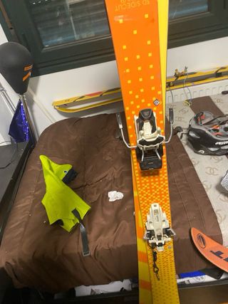 Esquis de travesia pieles y cuchillas