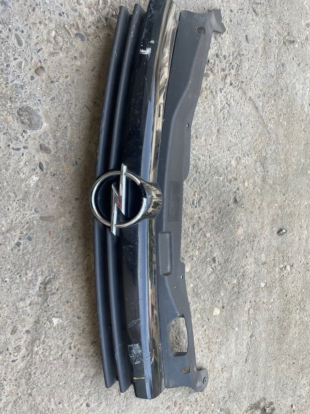 Calandra opel asta h