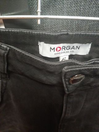 Pantalón de la marca Morgan.