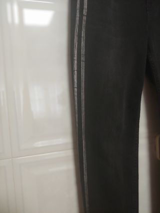 Pantalón de la marca Morgan.