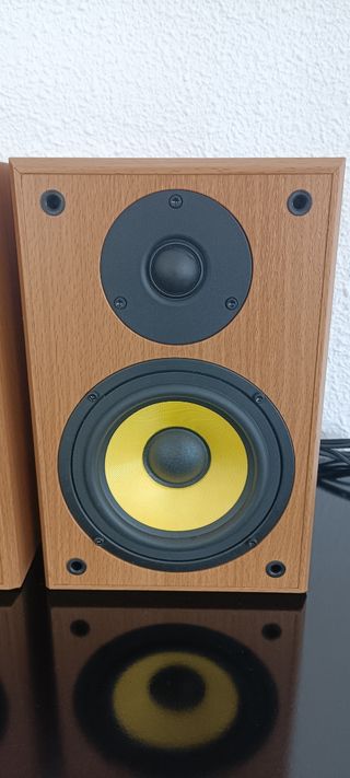 Altavoces akai amplificados