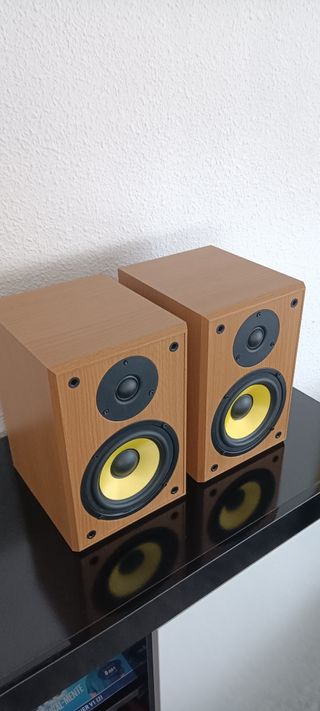 Altavoces akai amplificados