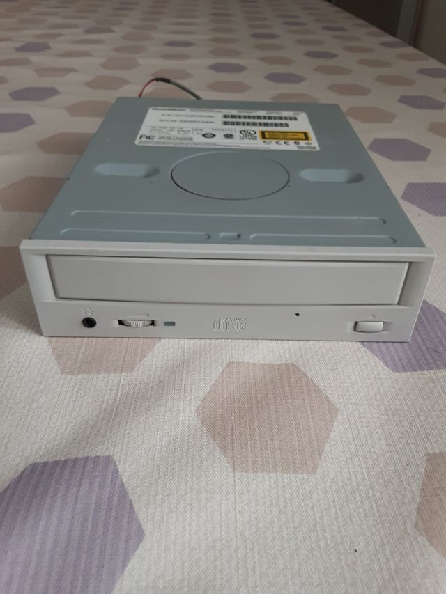 Componente computer - lettore CD-ROM
