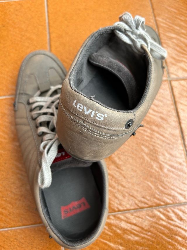 Zapatos levis