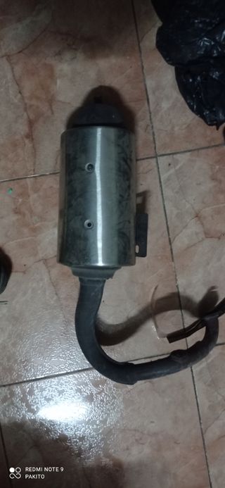 2 Espejos y escape Peugeot  buxy49cc
