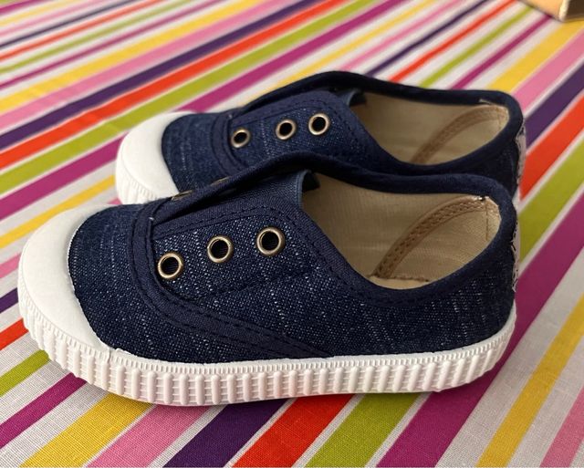 Zapatillas bebé Talla 21. Little Celebs.Nuevas