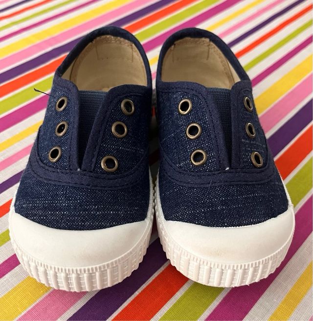 Zapatillas bebé Talla 21. Little Celebs.Nuevas