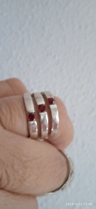 Anillo plata con 3 piedras rojas