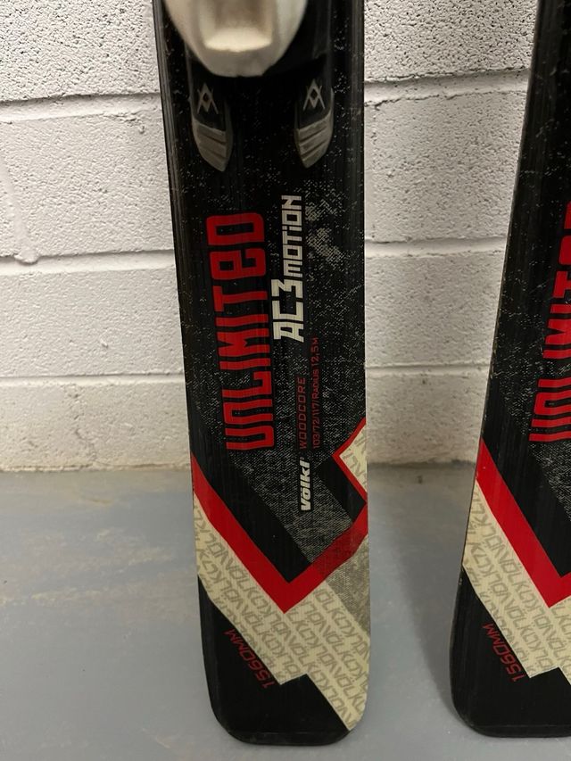 Esquis Völkl con bastones