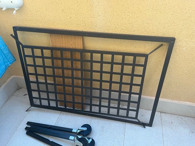 Mesa de forja y cristal