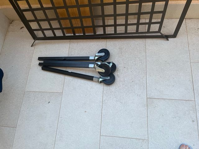 Mesa de forja y cristal