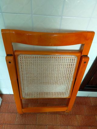 Mesa y sillas 