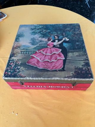 Scatola pubblicitaria Vecchia Romagna